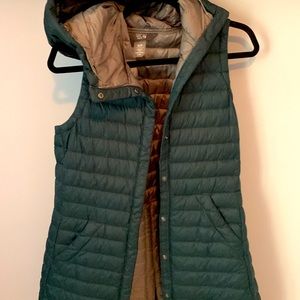 Mountain hard wear s/p.